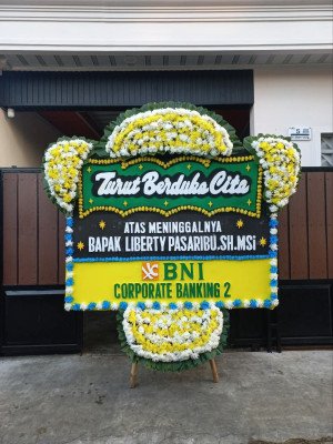 Papan Bunga Duka di Bale Kencana