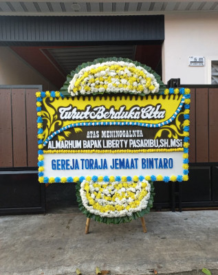Papan Bunga Duka di Bale Kencana