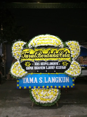 Papan Bunga Duka di Bale Kencana