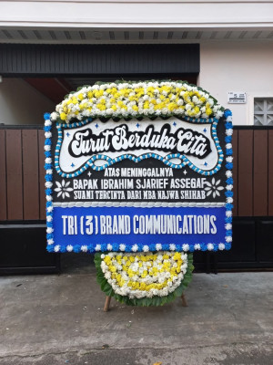 Papan Bunga Duka di Bale Kencana